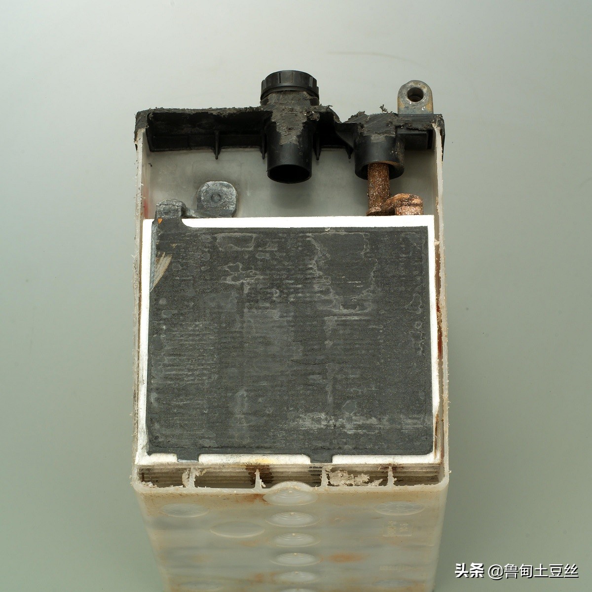 「毂锐驰」为何你的电瓶撑不到一年？汽车电瓶养护需知