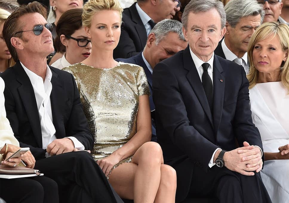 实体店卖衣服赚钱么,开网店卖衣服赚钱吗