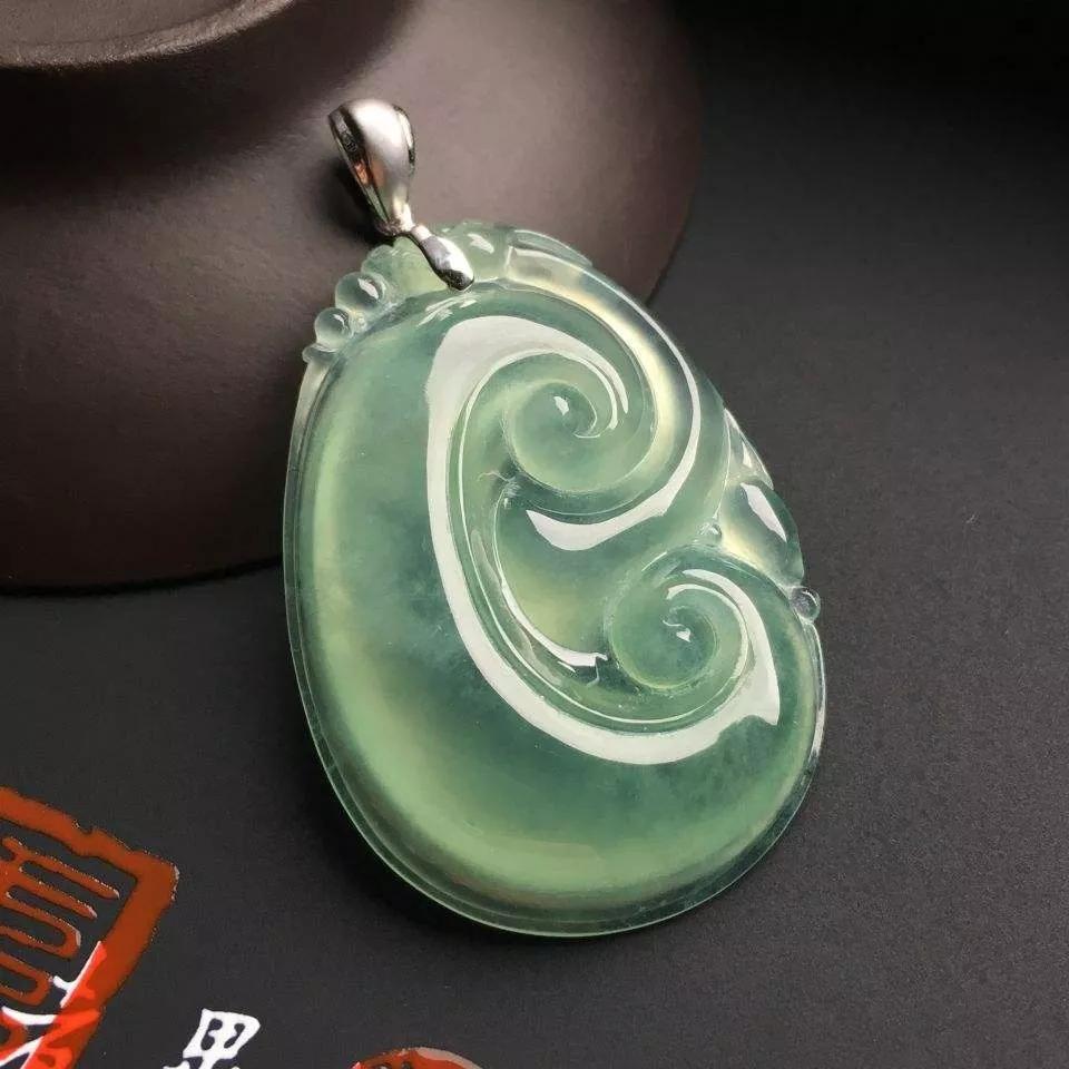 翡翠车挂件的寓意,翡翠蝙蝠挂件寓意