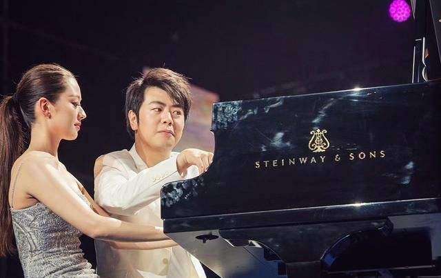 吉娜和郎朗沙漏裙,吉娜露肩礼服照片