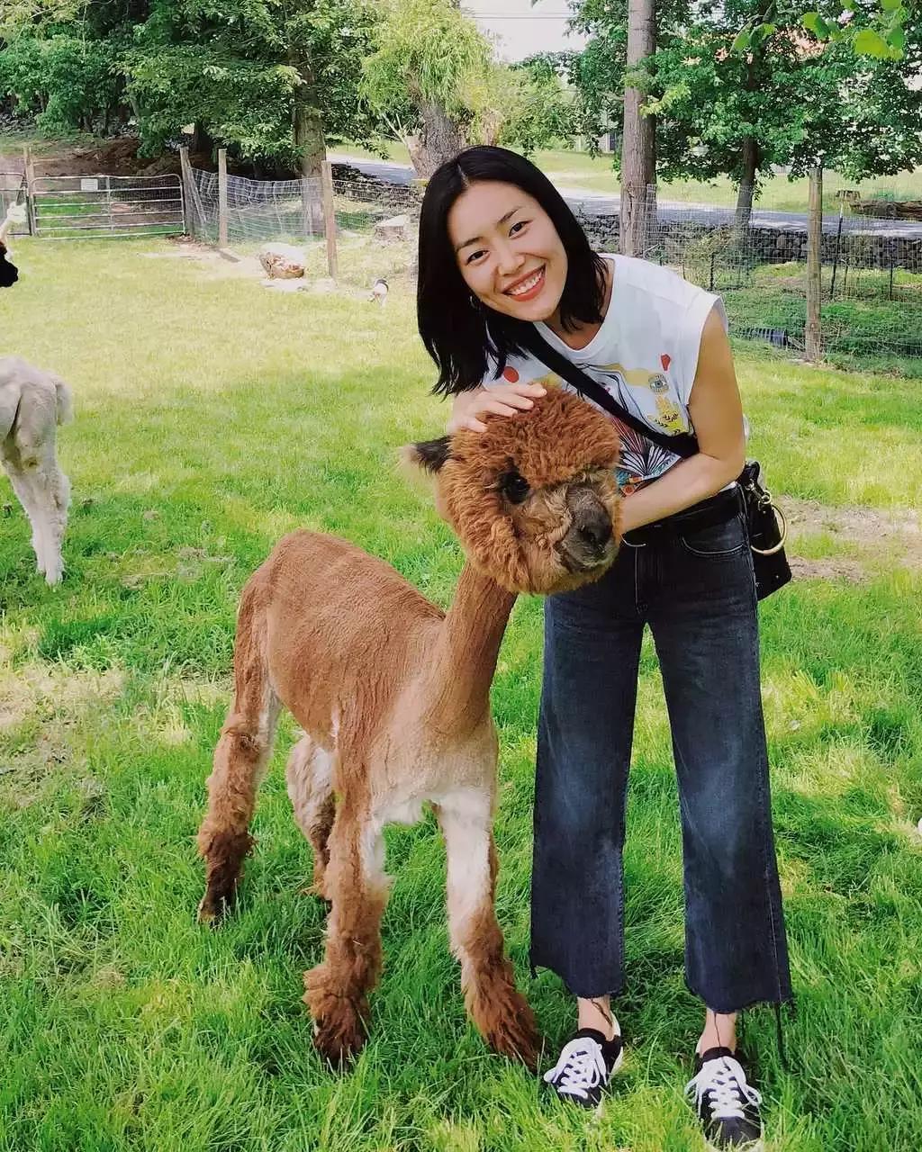 微胖女生只要穿搭对了一样显身材,微胖女生就一定要穿宽松衣服吗