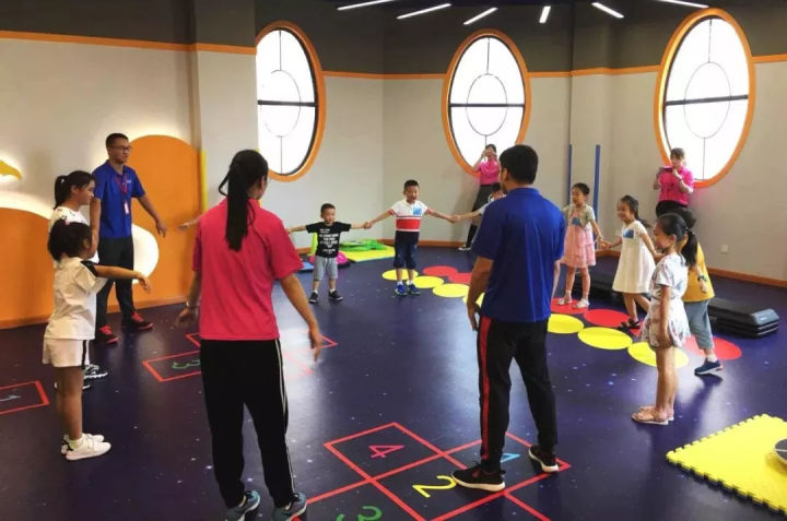 10岁孩子适合学什么体育项目,如何给孩子选择正确的体育运动