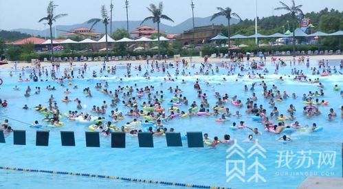 吉林水上乐园巨浪掀翻游客！身边的造浪池还能high吗