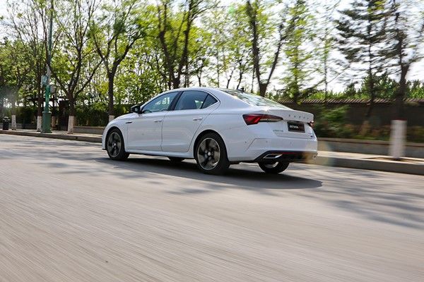 明锐pro底盘和亚洲狮底盘,比亚洲狮性价比高的车