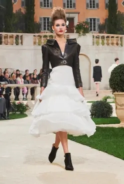 chanel香奈儿1995年时装秀,chanel香奈儿2015高级时装秀