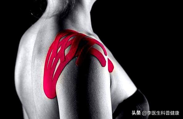 右侧后背僵硬肩胛骨下边疼,右后背肩胛骨下方僵硬是咋回事