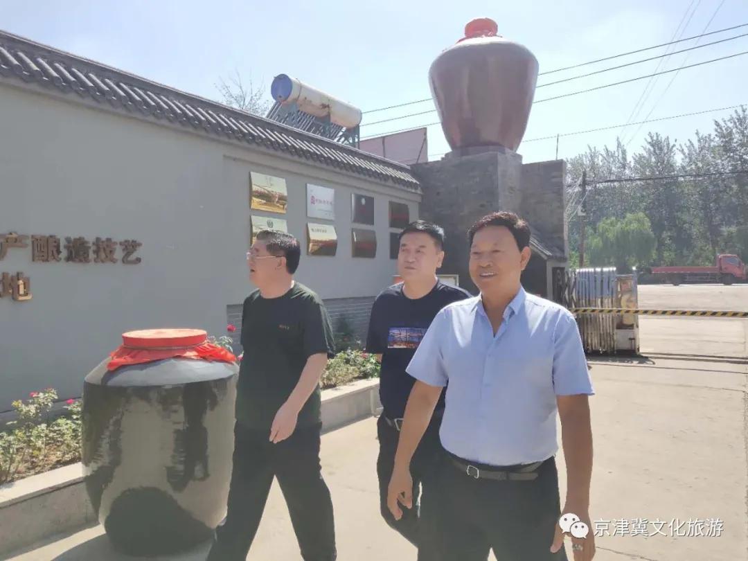 千年浭酒香飘华夏四海宾朋欢聚金秋