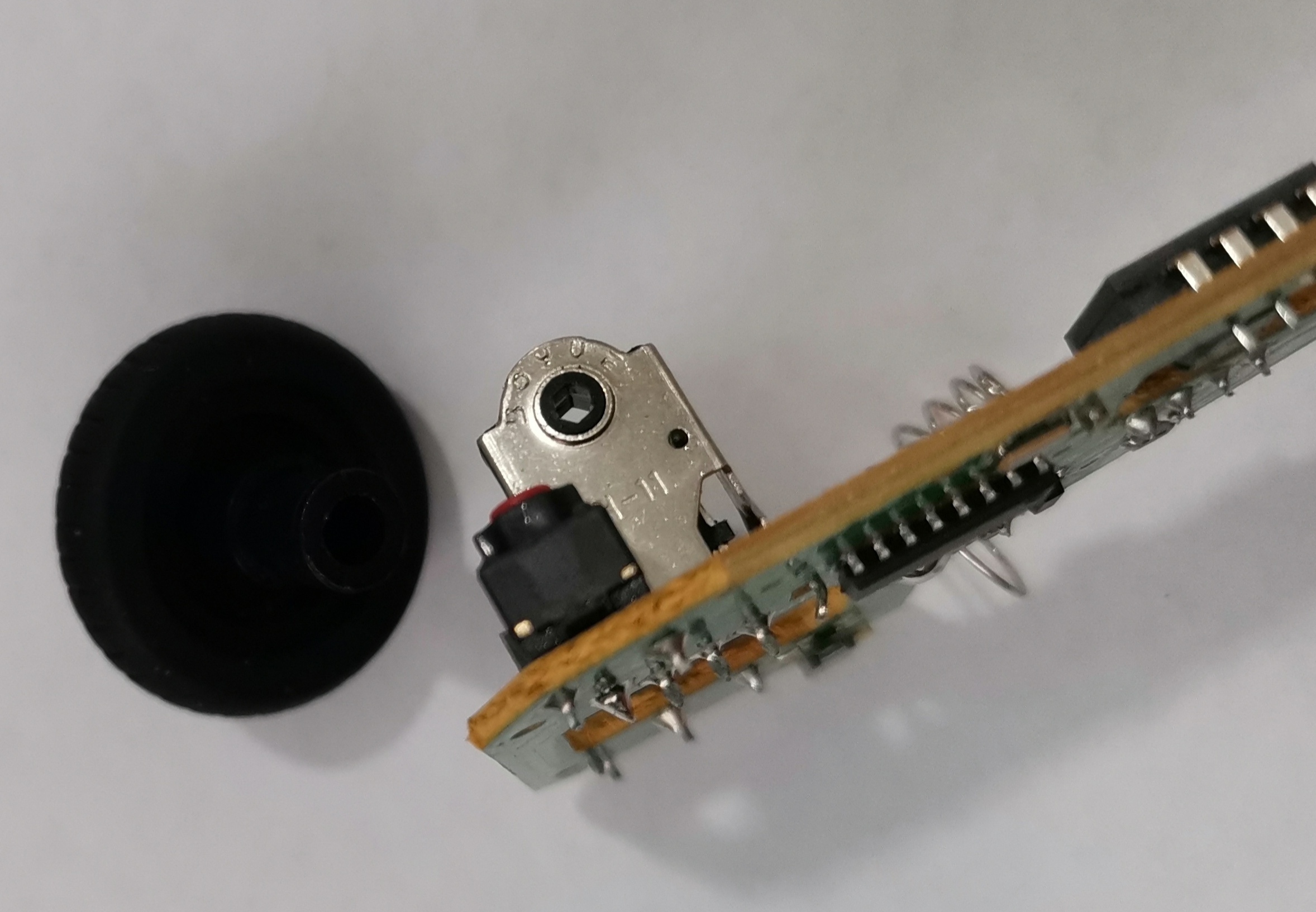 拼多多买罗技m221,拼多多有人卖杂牌机如何举报