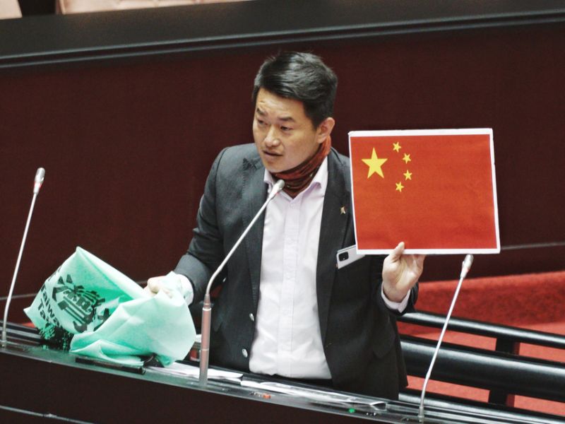 “*独台**”政客言论无脑为何能当“立委”?台湾选举内幕有多脏