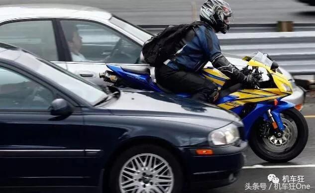 摩托车到底该不该钻缝,摩托车遇到钻缝怎么处理