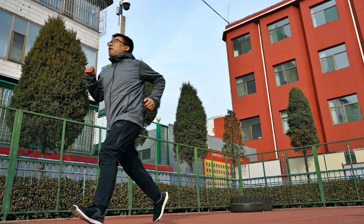 adidas连帽夹克男款白色,阿迪达斯terrex外套夹克