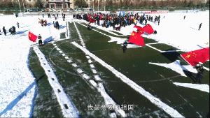 高校雪地双航母,哈尔滨一高校操场惊现双航母