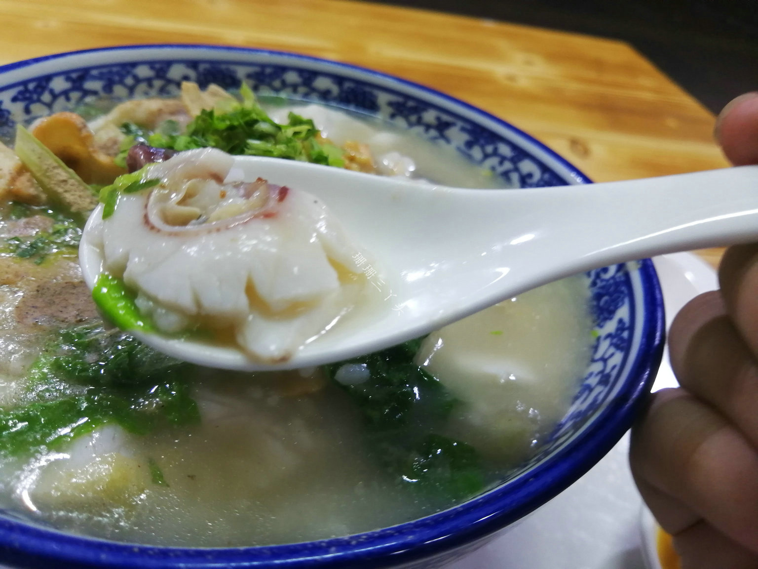 广州游客来潮汕吃白粥小品大全,游客品尝潮州鱼饭