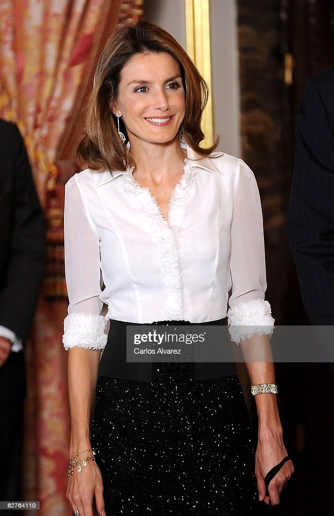 谁说莱蒂齐亚不爱珠宝？光是腕间都很精彩，最爱婆婆送的字母手链