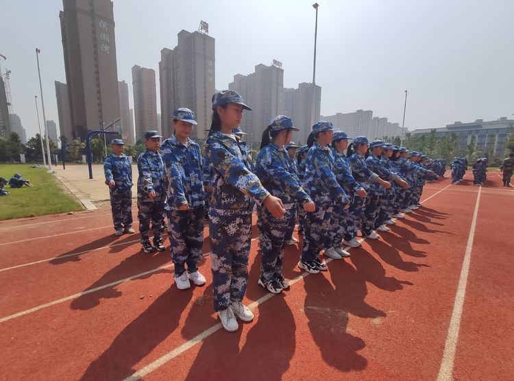 青春在磨砺中成长新高一军训,青春飞扬军训