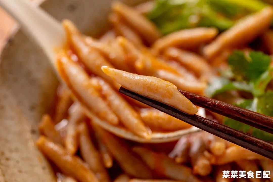 折腾一下午的年夜饭终于上桌了,历时五小时为家人做一顿年夜饭