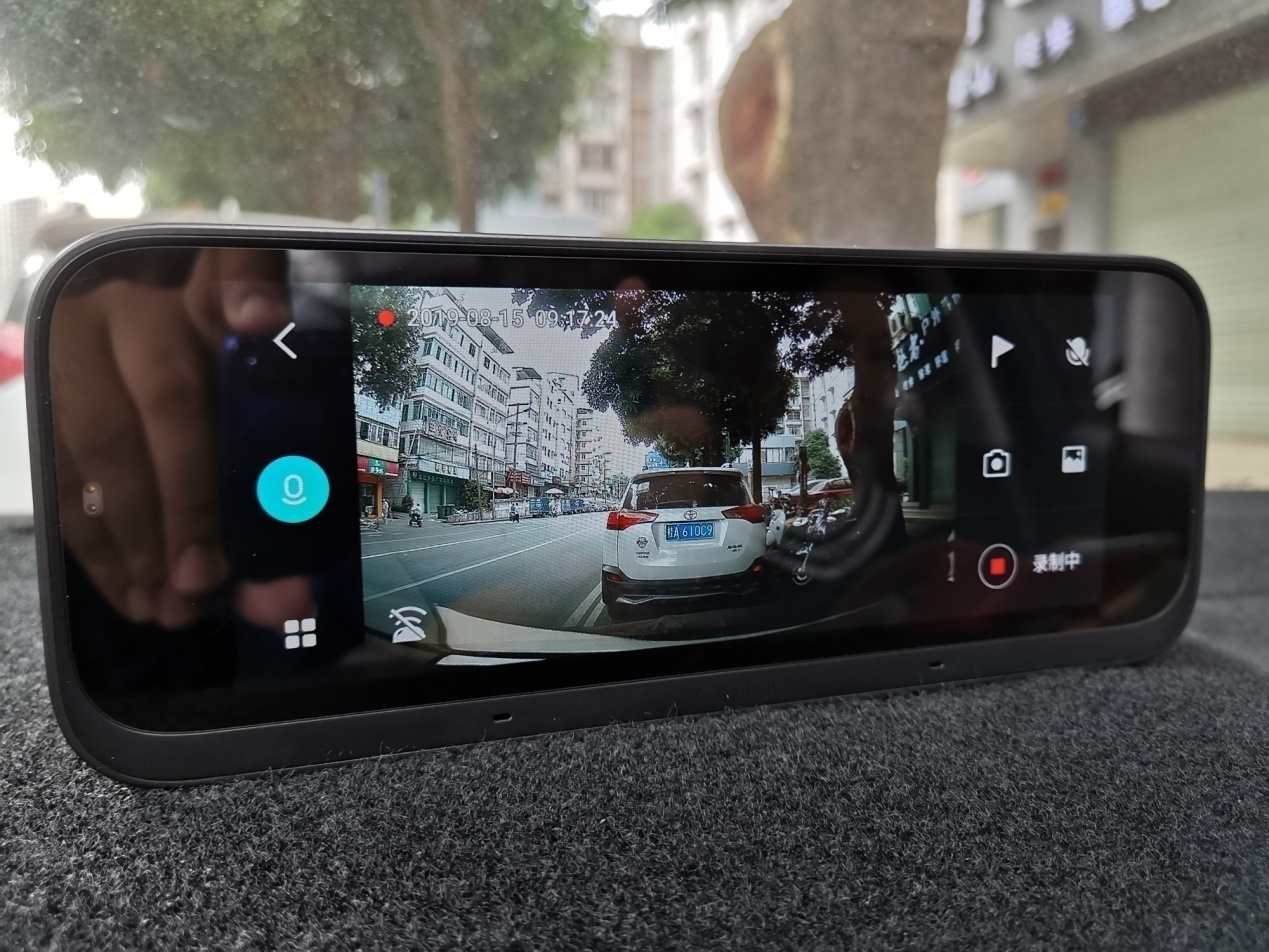 70迈智能后视镜梦想版评测,70迈智能后视镜和梦想版区别