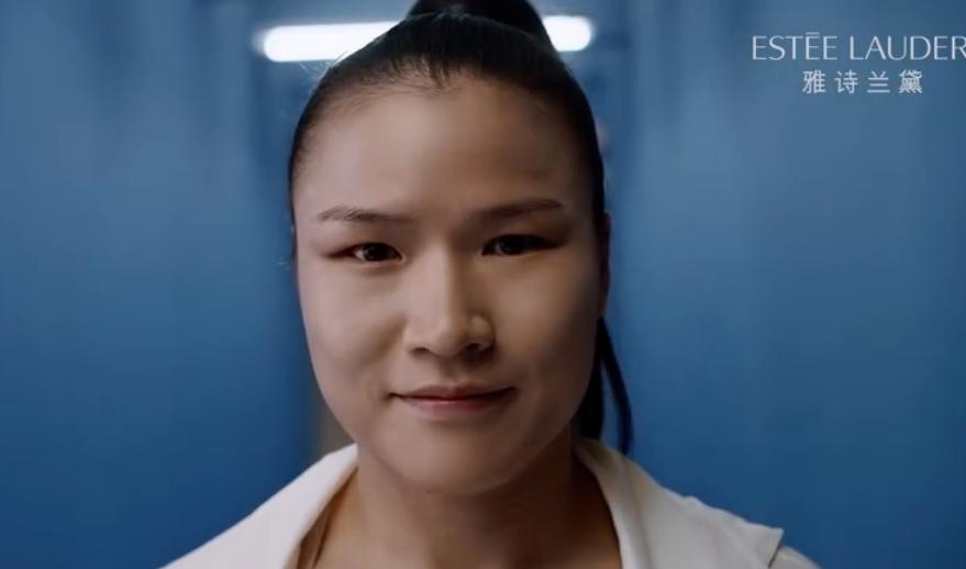 张伟丽代言雅诗兰黛DW粉底液，展现当下女性的力量之美