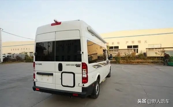 一种车型两种布局同样的平民价御风长轴房车顺侣，给你全新体验