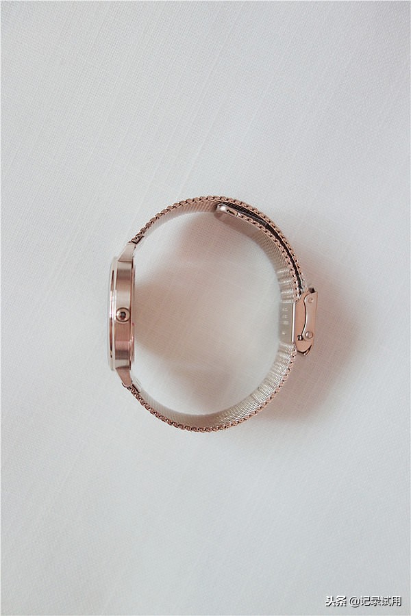 戴阿玛尼好不好,dw和阿玛尼手表哪个好