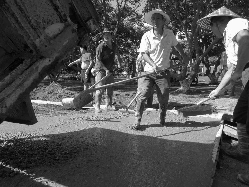 津门网邓书梁：七人足球场施建纪实