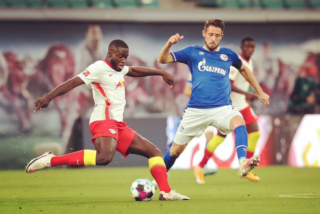 每日厕纸报：曼联有意乌帕梅卡诺C罗社交媒体爆粗吐槽新冠