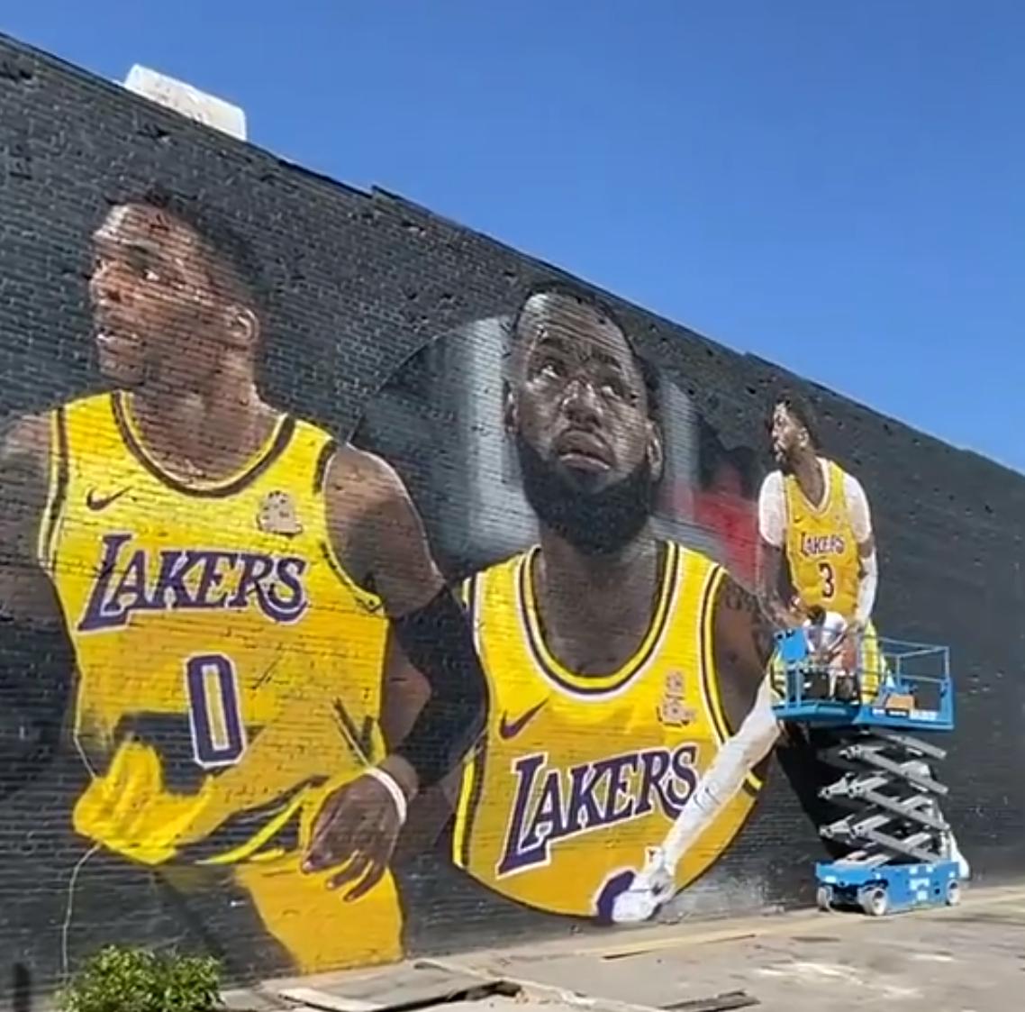 2年近亿詹姆斯可与湖人提前续约,詹姆斯两年1.32亿续约湖人