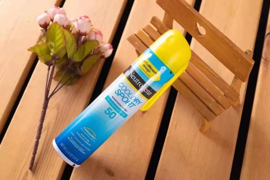 防晒喷雾军训不晒黑,正确的喷防晒喷雾的方法