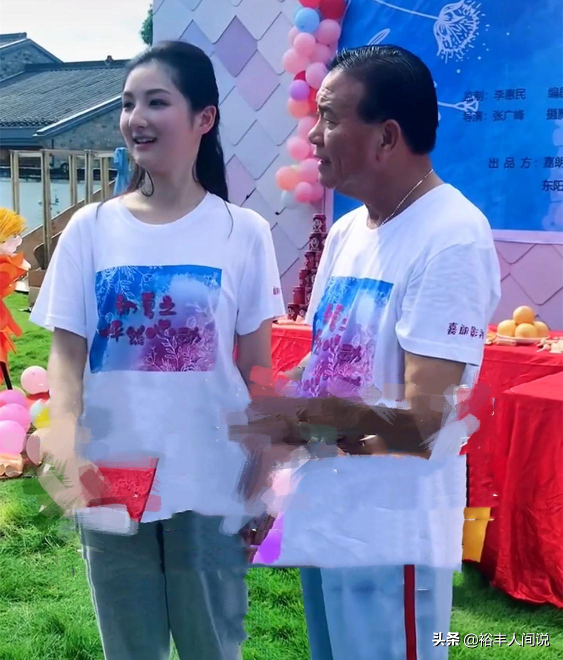 万梓良和女儿合影,万梓良和女星亲吻电影