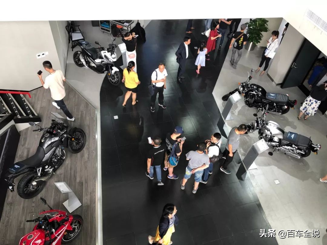 每个男孩都有一个女孩梦,每个男孩都有一个单车梦