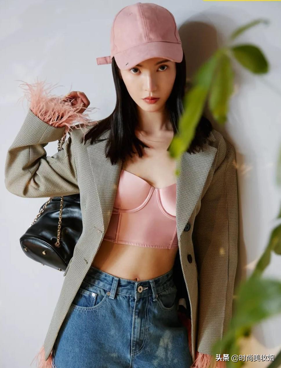 金晨穿衣搭配阔腿裤,金晨穿灰色暗格西服灰色短裤