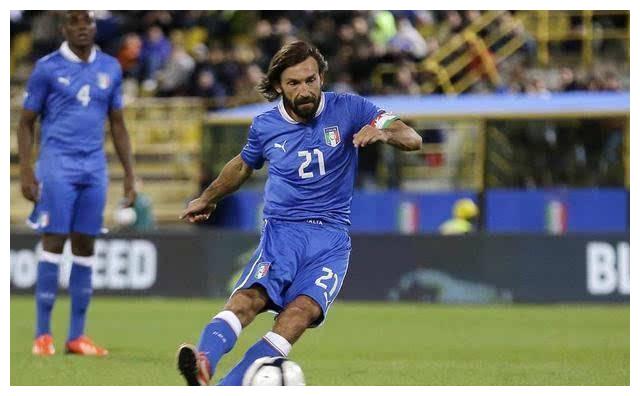 足球十大精彩进球贝克汉姆,任意球大师第四名贝克汉姆