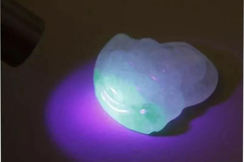 什么是翡翠a货花件,什么是翡翠a货v料