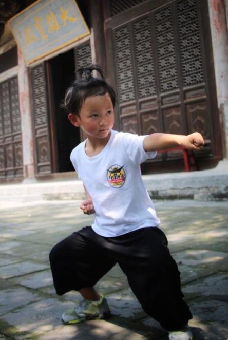 主持人乐嘉酒后上节目与评委吵架,主持人乐嘉近况曝光