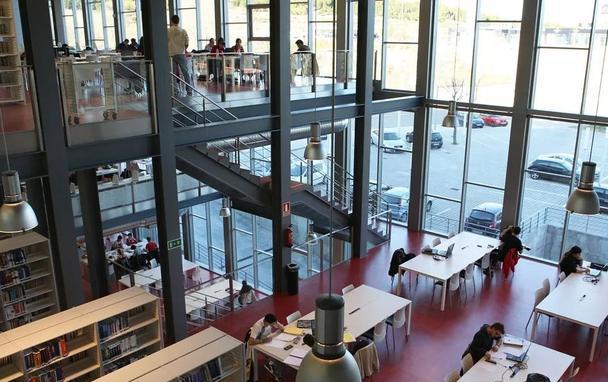 你与英语学霸只差一支笔的距离,你和名校只差一个升学通道