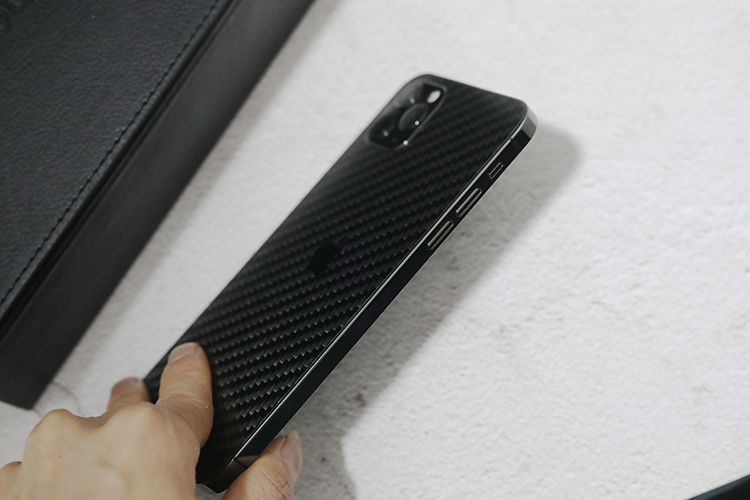 iphone11pro暗夜绿与香槟金,iphone11pro碳纤维测评