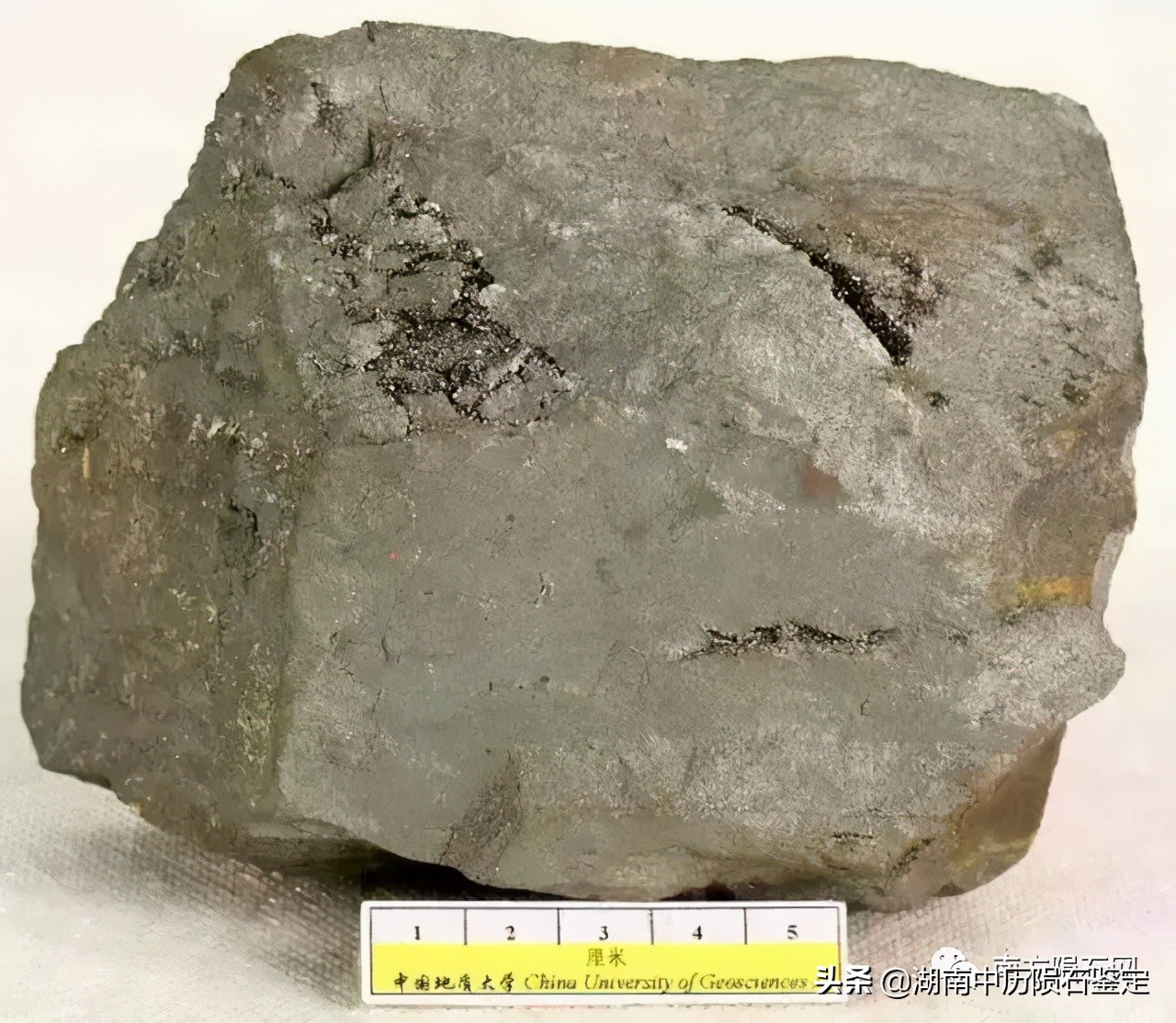 月球陨石与地球矿石的区别,月球陨石和矿石有什么区别