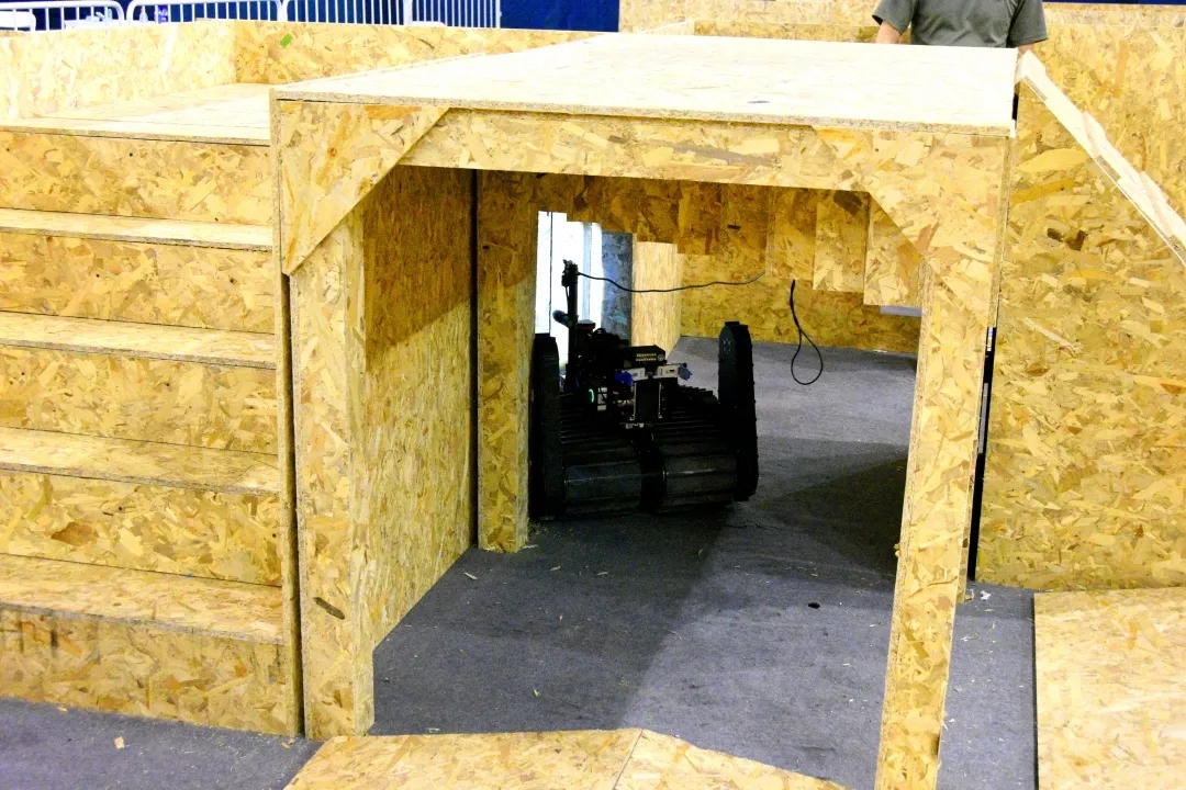 机器人大赛冠亚军,机器人冠军大赛