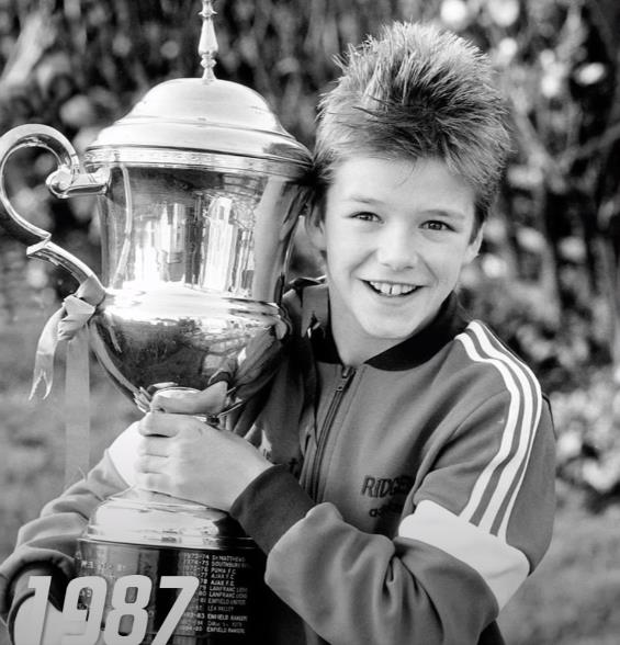 贝克汉姆从踢球到退役用了多少年,贝克汉姆出生经历