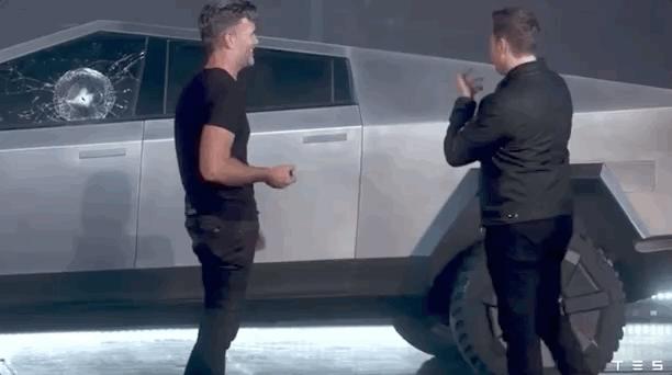 马斯克皮卡玻璃碎了,马斯克车窗玻璃被砸碎