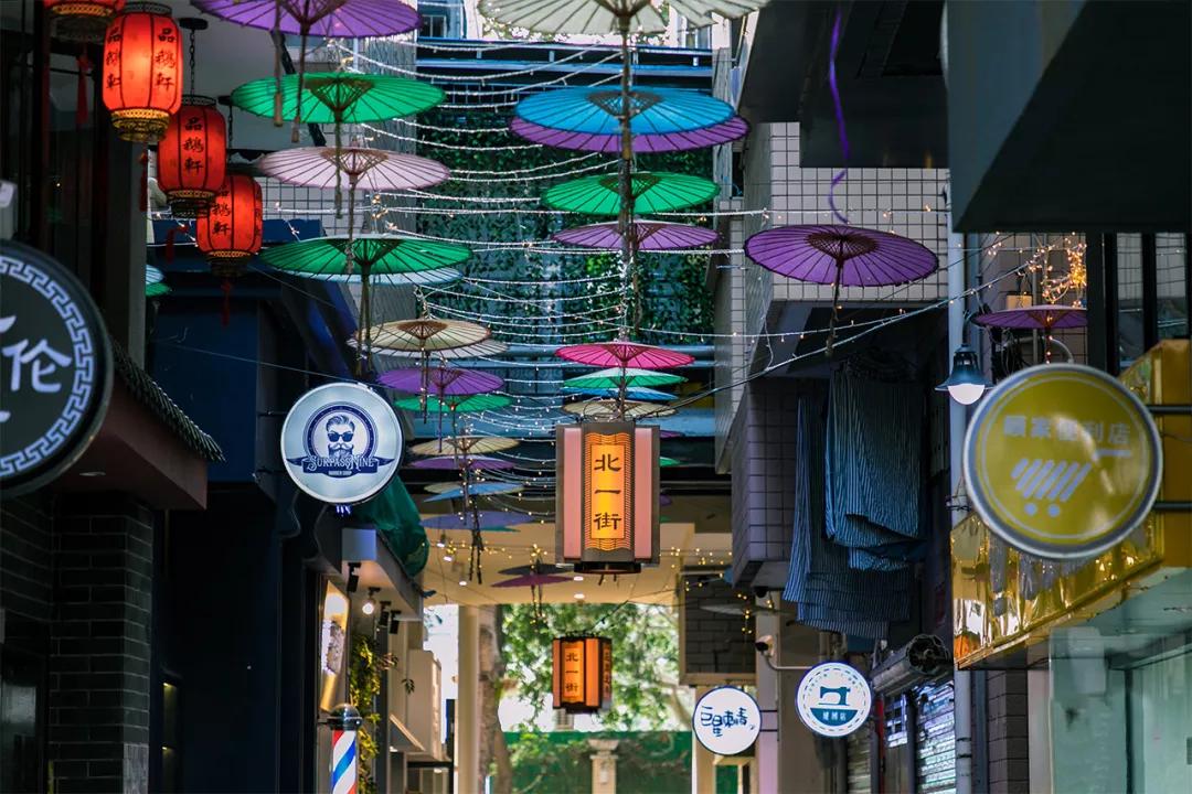 重庆轻轨10号线,10号线有什么玩的