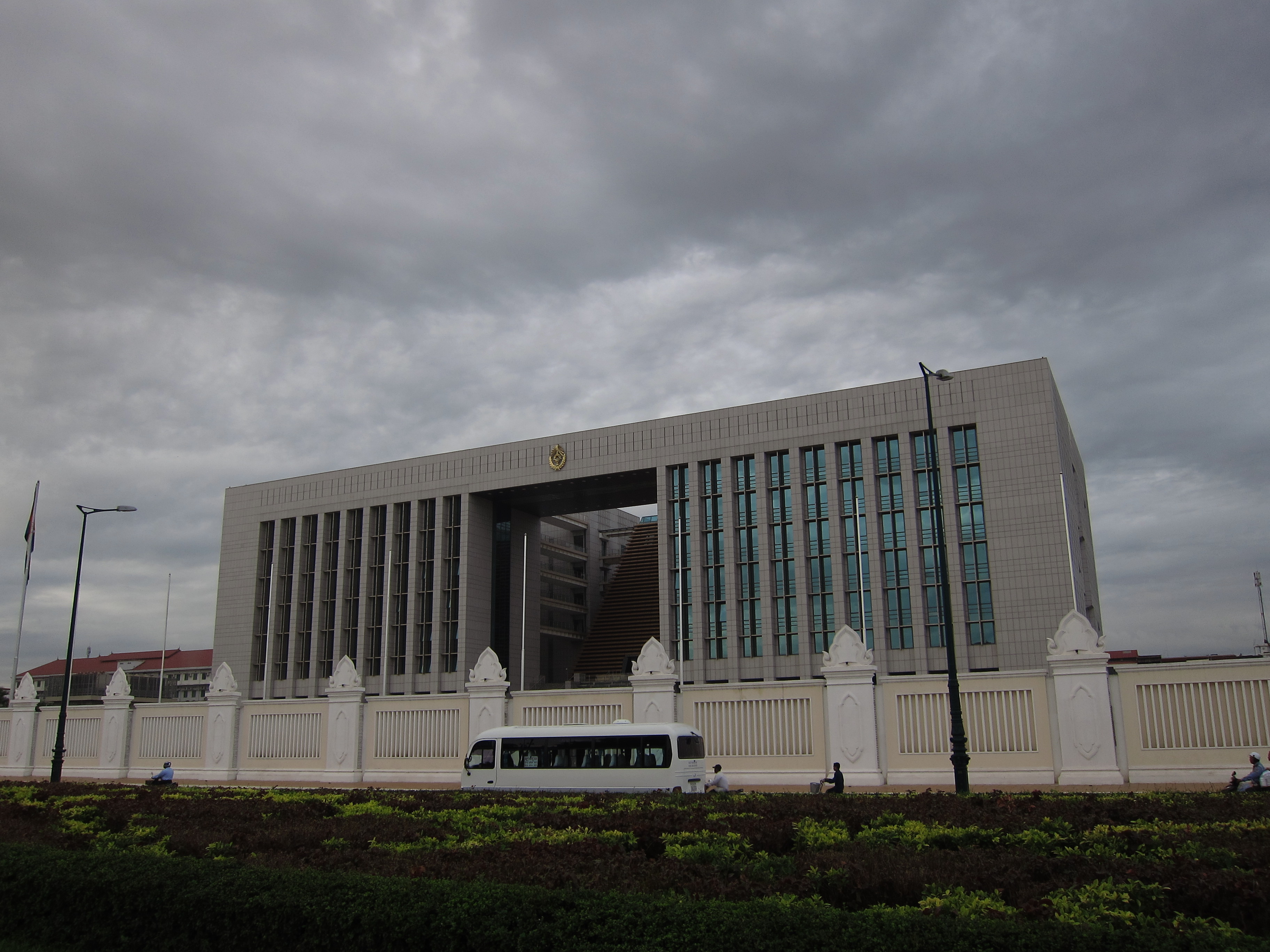 中国小伙在柬埔寨的视频,骑行去柬埔寨的小伙