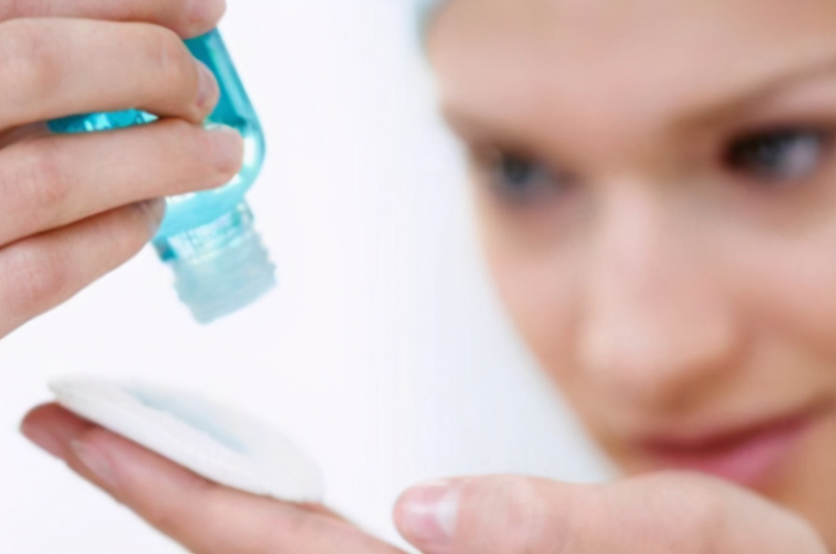 18岁脸上长痘的少女用什么护肤品,30多岁脸上反复长痘用什么护肤品