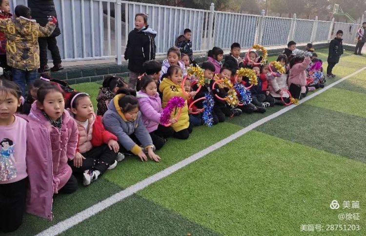 足球比赛小学足球联赛,足球少年展英姿