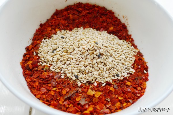 家用辣椒油怎么做好吃又香又辣,辣椒油怎么做才又香又辣又红亮