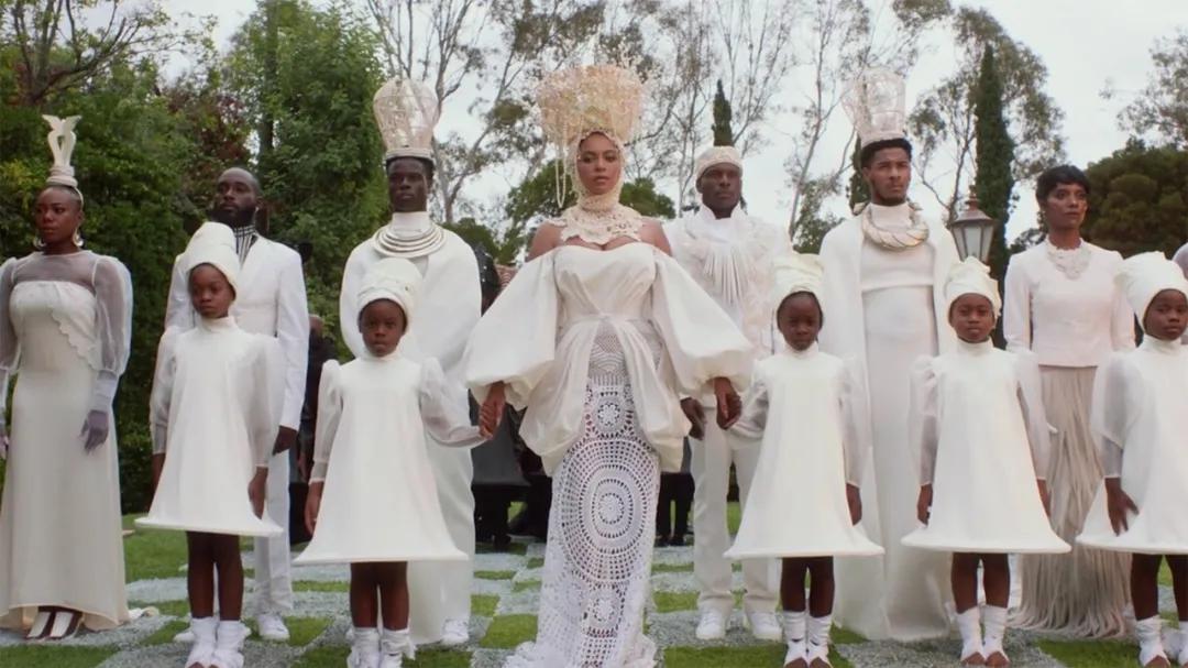 包下所有的豪车劳斯莱斯,包下整个奢侈品