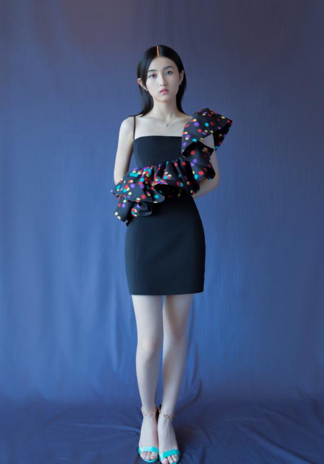 人像对着镜子怎么拍照才好看,如何对着镜子拍出超好看的脸照