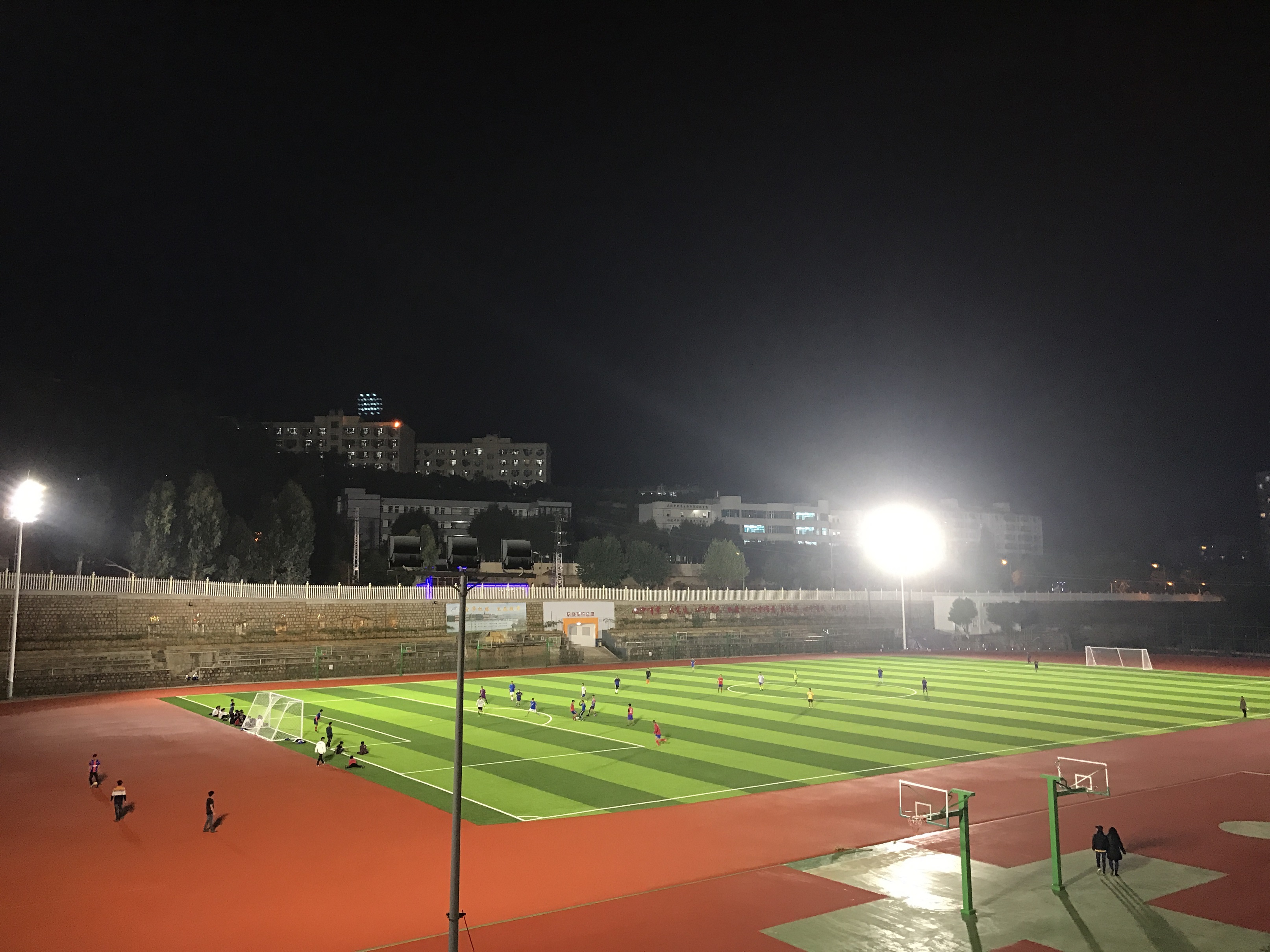 张稀哲中场,张稀哲能踢中场吗