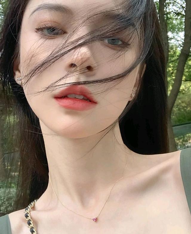 想拥有刘诗诗般的天鹅颈,刘诗诗谈天鹅颈怎样养成