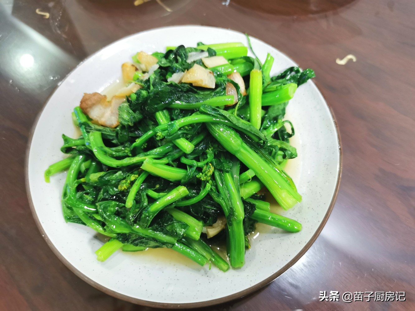 鱿鱼怎样做好吃又嫩又好看,雪菜烧鱿鱼鲜甜可口